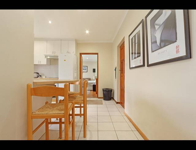 2 BEDROOM APARTMENT RENTED IN CLAREMONT